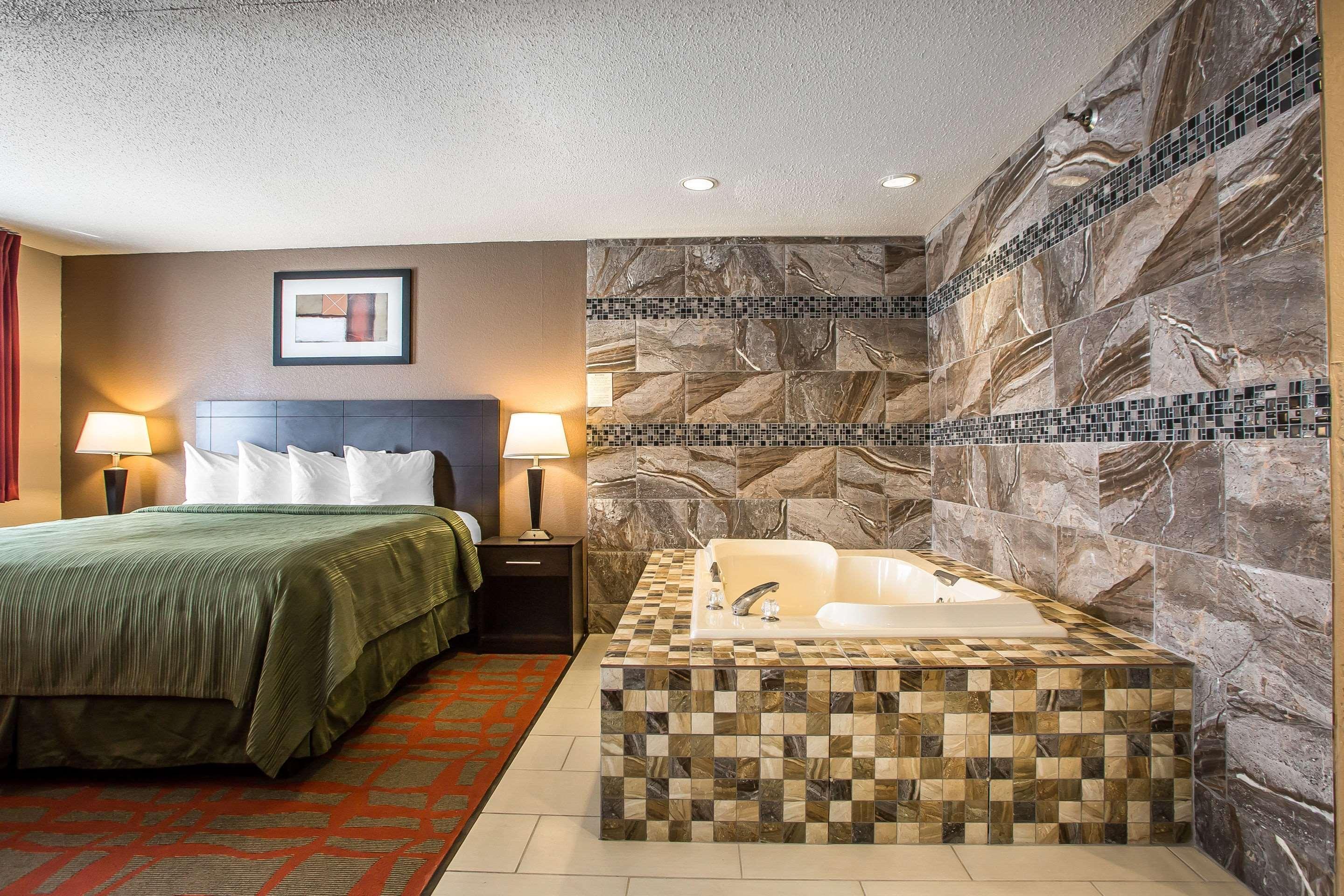 Quality Inn & Suites West Bend Dış mekan fotoğraf